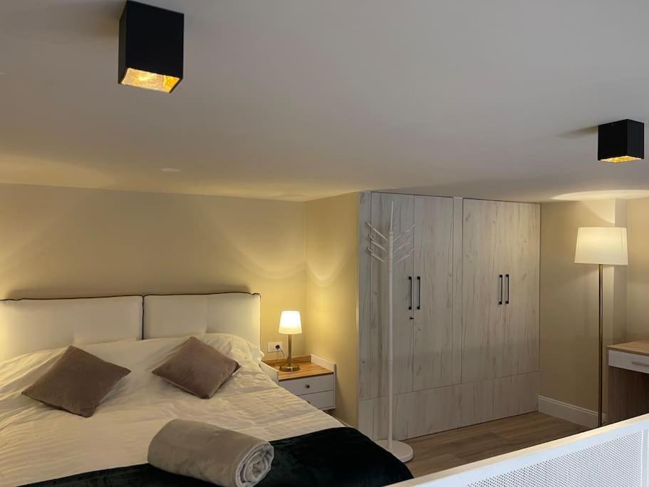 Lovely Apartment In Pogradec City With A Lake View Extérieur photo