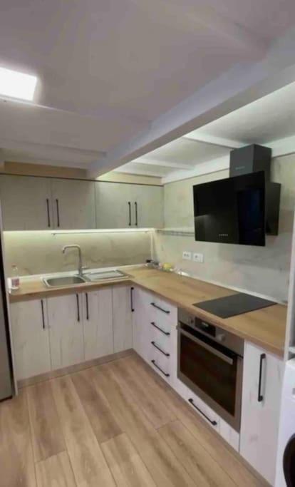 Lovely Apartment In Pogradec City With A Lake View Extérieur photo