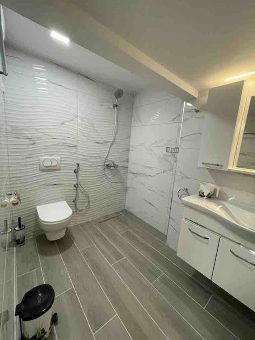 Lovely Apartment In Pogradec City With A Lake View Extérieur photo
